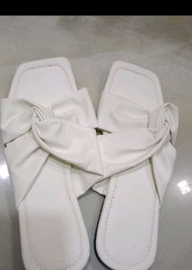 Chic White Twisted Strap Sandals