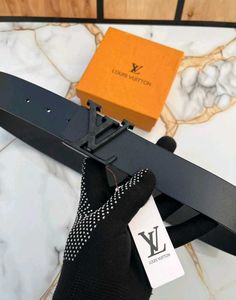 Louis Vuitton Black Belt FOR MENS WITH BOX