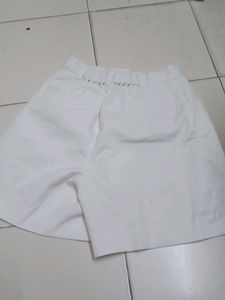 Woman White Shorts