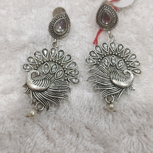 Silver lookalike peacock earing