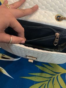 Elegant Shoulder Bag with Chain Strap