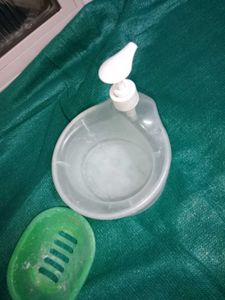 Clear  dispenser & green soap dis