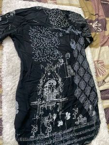 Unique Black &amp; White Printed Kurta