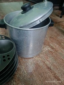 non stick Idli Maker with Pot(24idly)