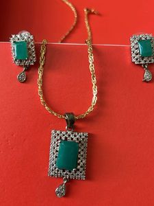 Emerald Jewelry Set