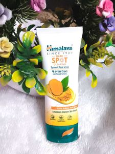 Himalaya Dark Spot Clearing Turmeric Face Scrub |
