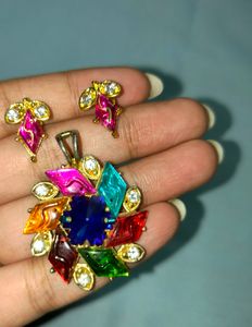 Pendant Set With Studs