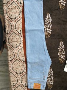 Light Wash Levi's Jeans