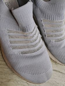 COMFORTABLE GREY SPORTS SHOES FOR DAILY WEAR