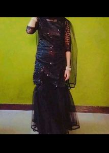 bahut Hi pyara black color ka garara suit Lena ho