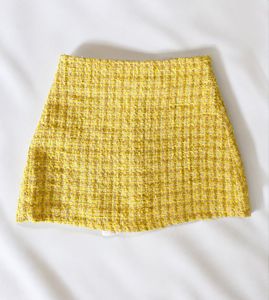 Chic Yellow Tweed Mini Skorts