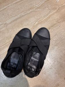 Stylish Black Elastic Strap Flats