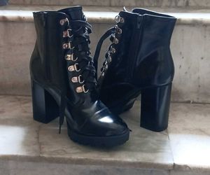 Chic Black Lace-Up Chunky Heel Boots