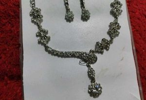 Sparkling Silver Necklace &amp; Earring Set