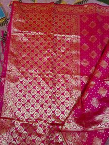 Pink &amp; Gold Patterned Saree