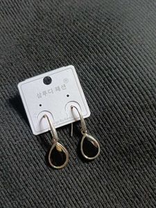 Elegant Black Teardrop Earrings