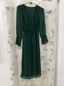 💥PRICE DOWN💥Zara Emerald Green midi Dress