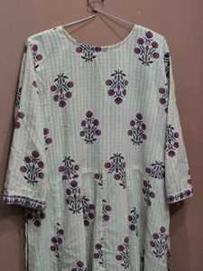 Elegant White &amp; Purple Floral Print kurta Set