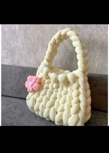 Chunky yarn handbag
