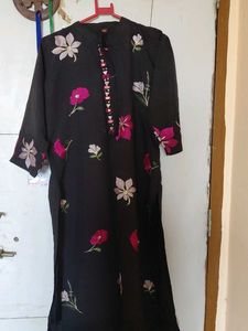 Elegant Black Floral Embroidered Kurti