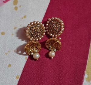 Elegant Pearl &amp; Gold Necklace