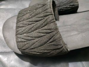 Lightweight Heel Slippers With Sparkling Strap