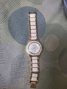 Elegant Rose Gold &amp; White Ceramic Watch