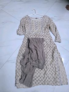 Elegant Kurta Set with Tassel Bag
