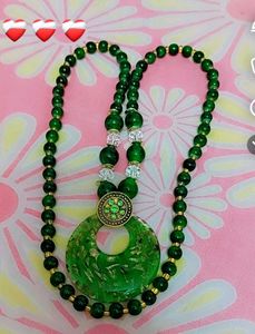 Elegant Green Stone Pendant Necklace
