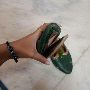 Green Mojari