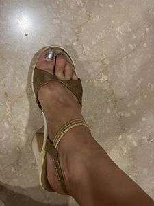 Inc.5 Stylish Bronze Heels (size5)