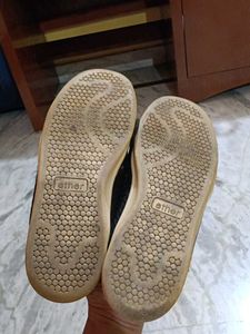 Casual used black shoes