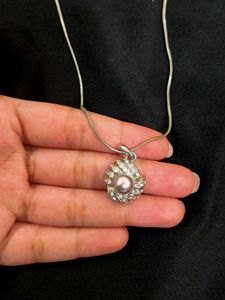 Anti tarnish Elegant Pearl Pendant Necklace