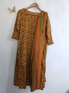 AKS Floral Print Kurta Set - Elegant &amp; Vibrant