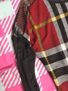 Loose Fitted Top With Net sleeves