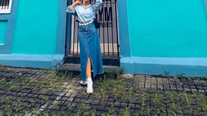 Stylish Denim Slit Maxi Skirt
