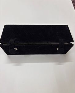 Set of 12 earrings with Box