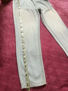 Minimal Light Blue Mom Fit Jeans