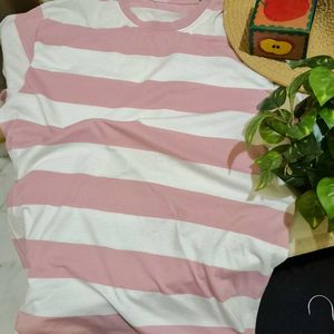 Pink &amp; White Striped T-Shirt🧸🩰