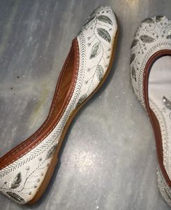 Embroidered panjabi Juttis