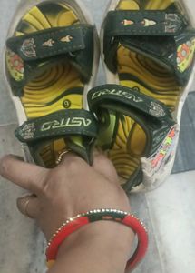 Kids Astro Sandals Size 9