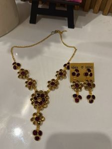 Elegant Gold-Tone Necklace and Earring Set
