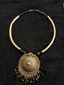 Short Traditional Necklace
