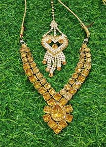 Stunning Gold Tone Kundan Jewelry Set