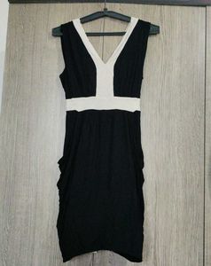 Chic Black & White V-Neck Dress