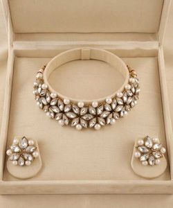 Exquisite Kundan & Pearl Necklace Set
