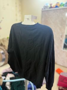 black woolen top .