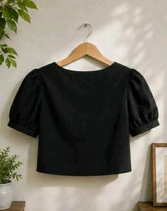 Chic Black Cropped Puff Sleeve Top