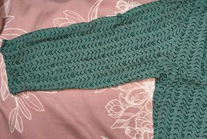 💚💚new green Chevron Pattern Top