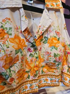 Floral Sleeveless Collared Crop Top